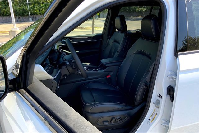 2025 JEEP GRAND CHEROKEE - Image 9