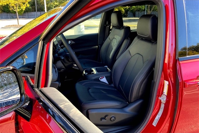 2026 CHRYSLER PACIFICA - Image 9