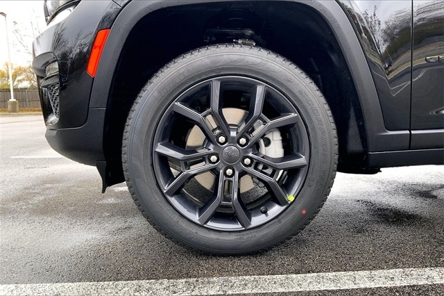 2025 JEEP GRAND CHEROKEE - Image 12