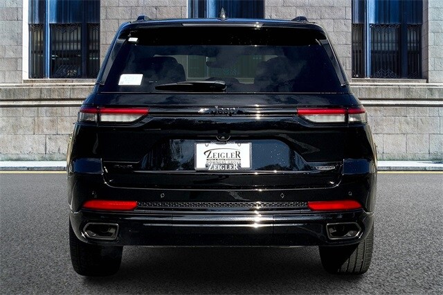 2025 Jeep Grand Cherokee Summit photo 3