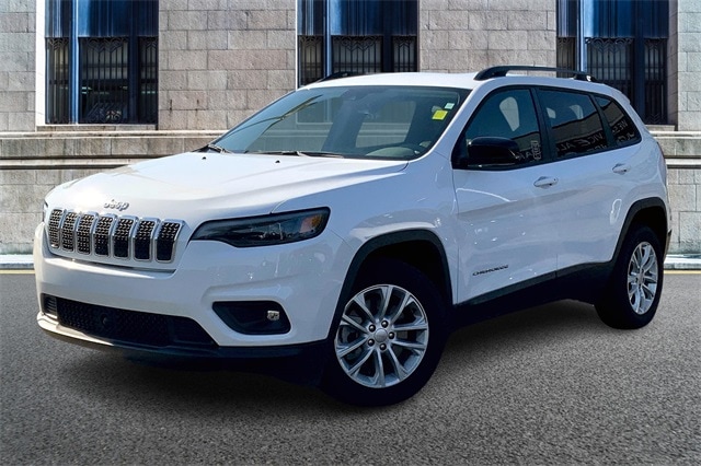 Used 2022 Jeep Cherokee Latitude Lux with VIN 1C4PJLMN2ND542090 for sale in Downers Grove, IL