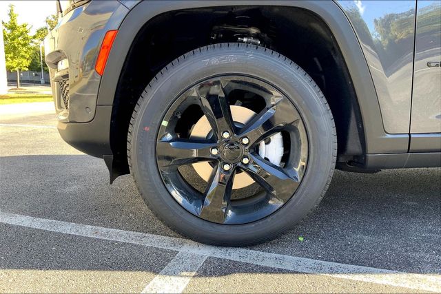 2025 JEEP GRAND CHEROKEE - Image 12