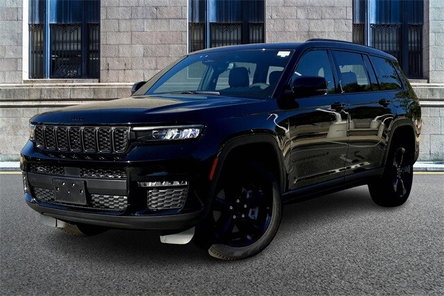 2024 Jeep Grand Cherokee Limited photo 2