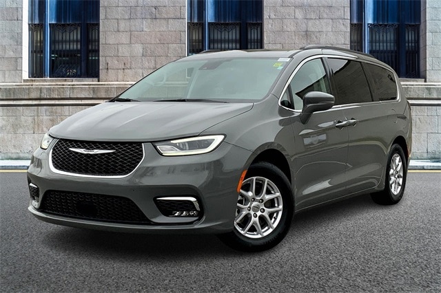 Used 2022 Chrysler Pacifica Touring L with VIN 2C4RC1BG7NR188205 for sale in Downers Grove, IL