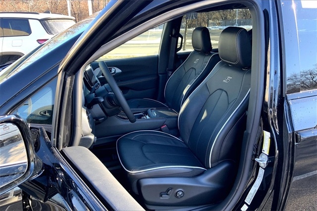 2026 CHRYSLER PACIFICA - Image 9