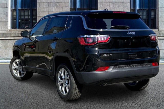 2024 Jeep Compass Sport photo 3