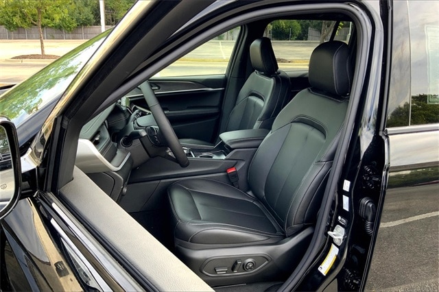 2025 JEEP GRAND CHEROKEE - Image 9