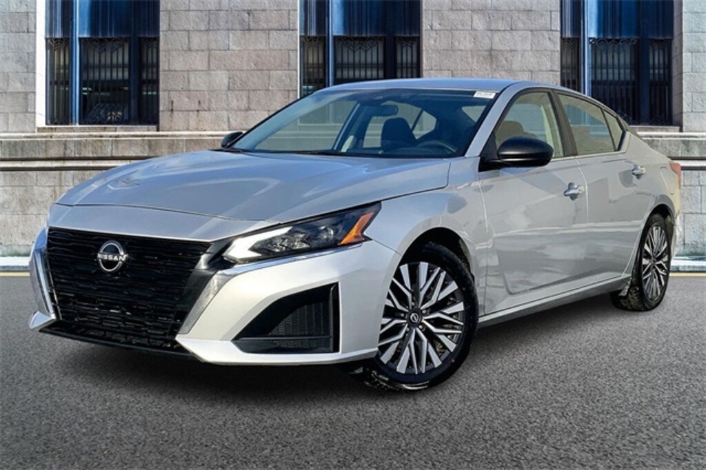 Used 2024 Nissan Altima 2.5 SV Sedan