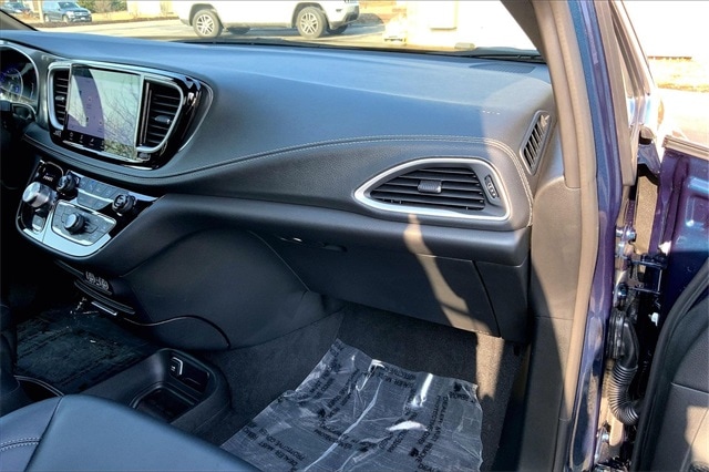 2025 CHRYSLER PACIFICA - Image 15