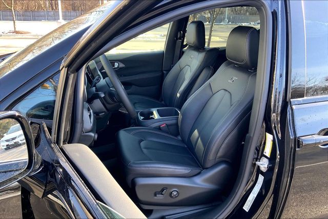2026 CHRYSLER PACIFICA - Image 9