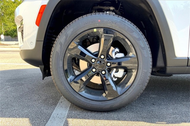 2025 JEEP GRAND CHEROKEE - Image 12