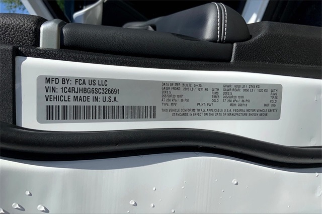 2025 JEEP GRAND CHEROKEE - Image 13