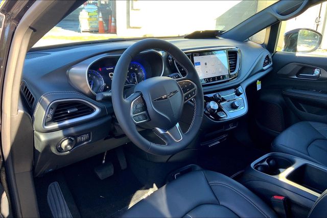 2026 CHRYSLER PACIFICA - Image 8