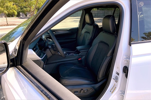 2025 JEEP GRAND CHEROKEE - Image 9