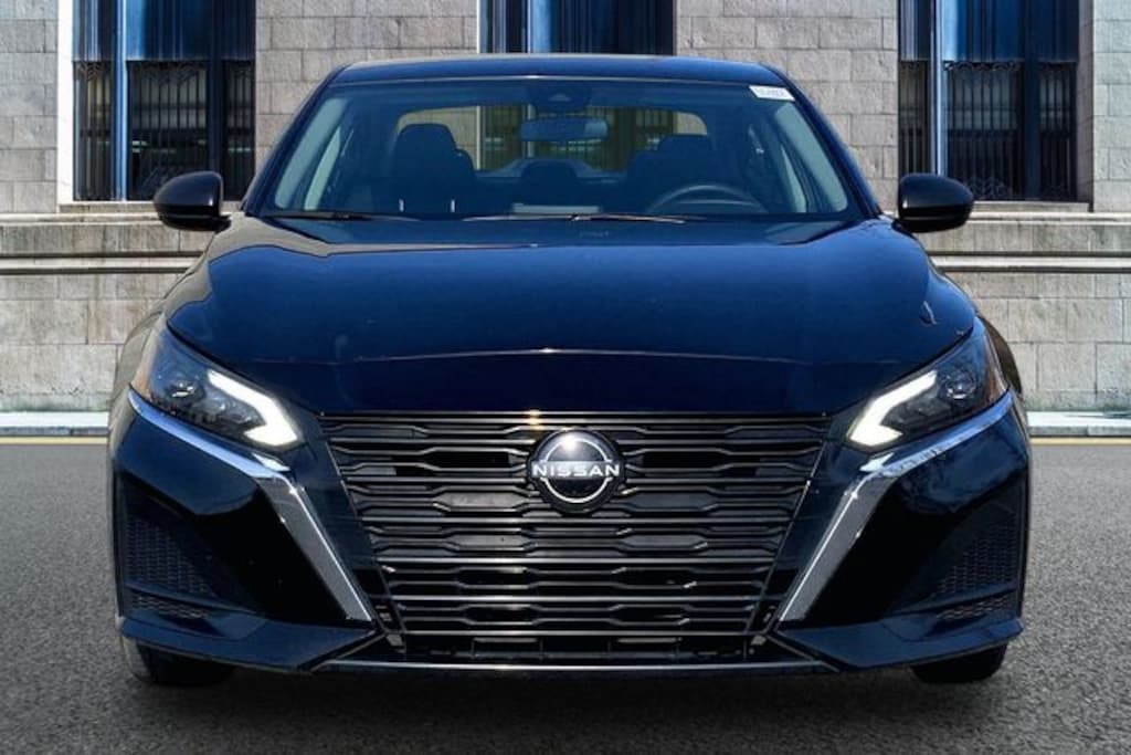 Used 2024 Nissan Altima 2.5 SV Sedan