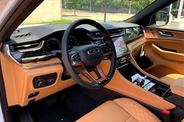 2025 JEEP GRAND CHEROKEE - Image 8