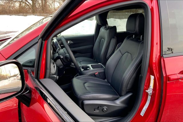 2026 CHRYSLER PACIFICA - Image 9