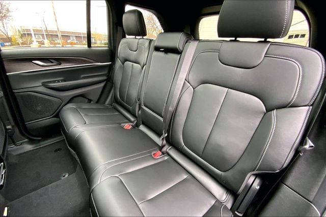 2025 JEEP GRAND CHEROKEE - Image 10