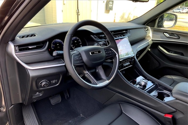 2025 JEEP GRAND CHEROKEE - Image 8