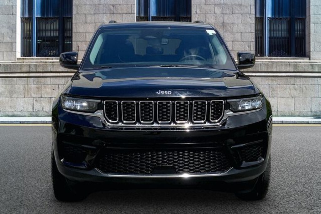 Used 2023 Jeep Grand Cherokee Laredo SUV
