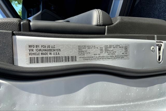 2025 JEEP GRAND CHEROKEE - Image 13