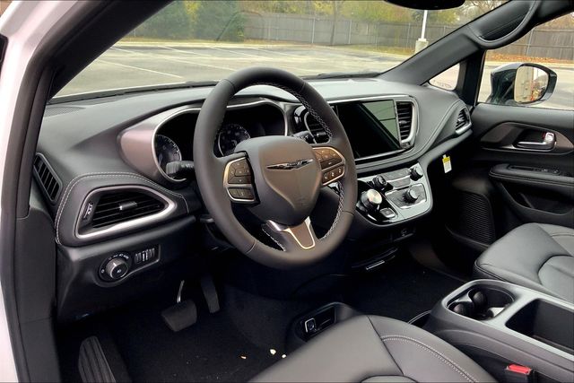 2026 CHRYSLER PACIFICA - Image 8