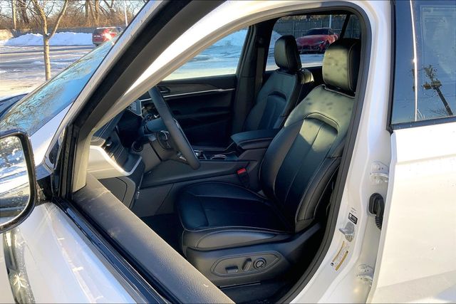 2026 JEEP GRAND CHEROKEE - Image 9