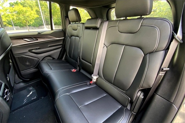 2025 JEEP GRAND CHEROKEE - Image 10