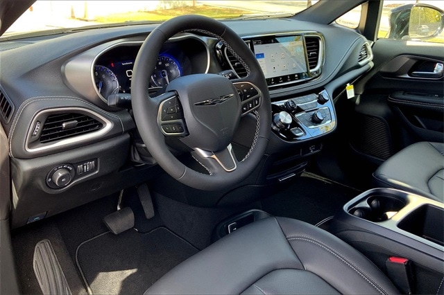 2026 CHRYSLER PACIFICA - Image 8