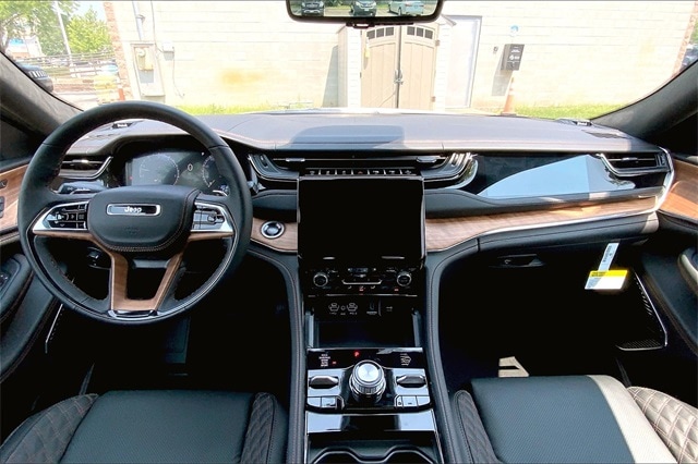 2025 JEEP GRAND CHEROKEE L - Image 5