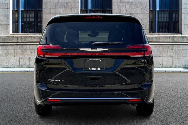 2025 Chrysler Pacifica photo 4