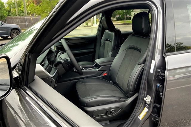 2025 JEEP GRAND CHEROKEE L - Image 9