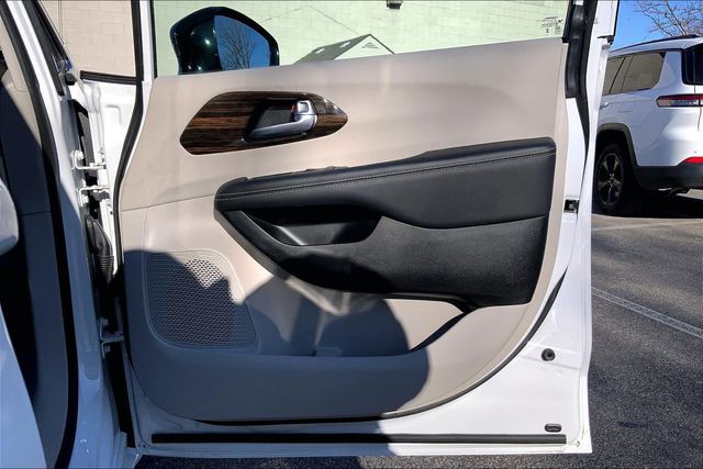 2024 CHRYSLER PACIFICA - Image 24