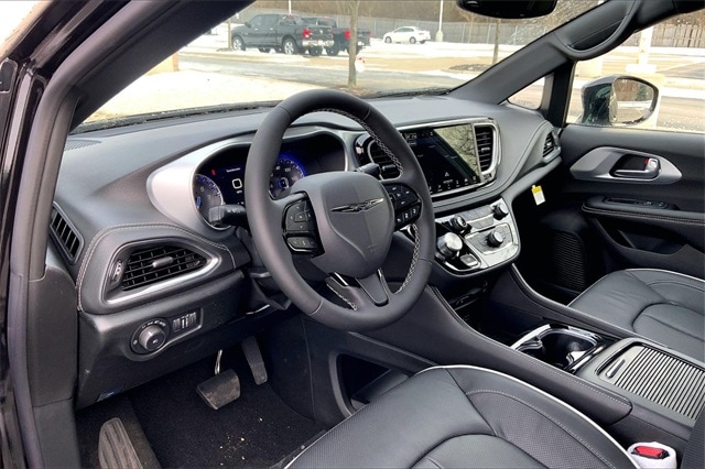 2026 CHRYSLER PACIFICA - Image 8