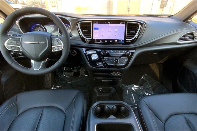 2025 CHRYSLER PACIFICA - Image 14