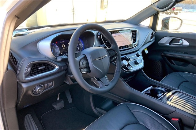 2026 CHRYSLER PACIFICA - Image 8