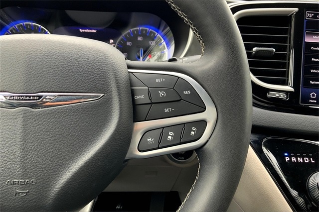 2023 CHRYSLER PACIFICA - Image 18