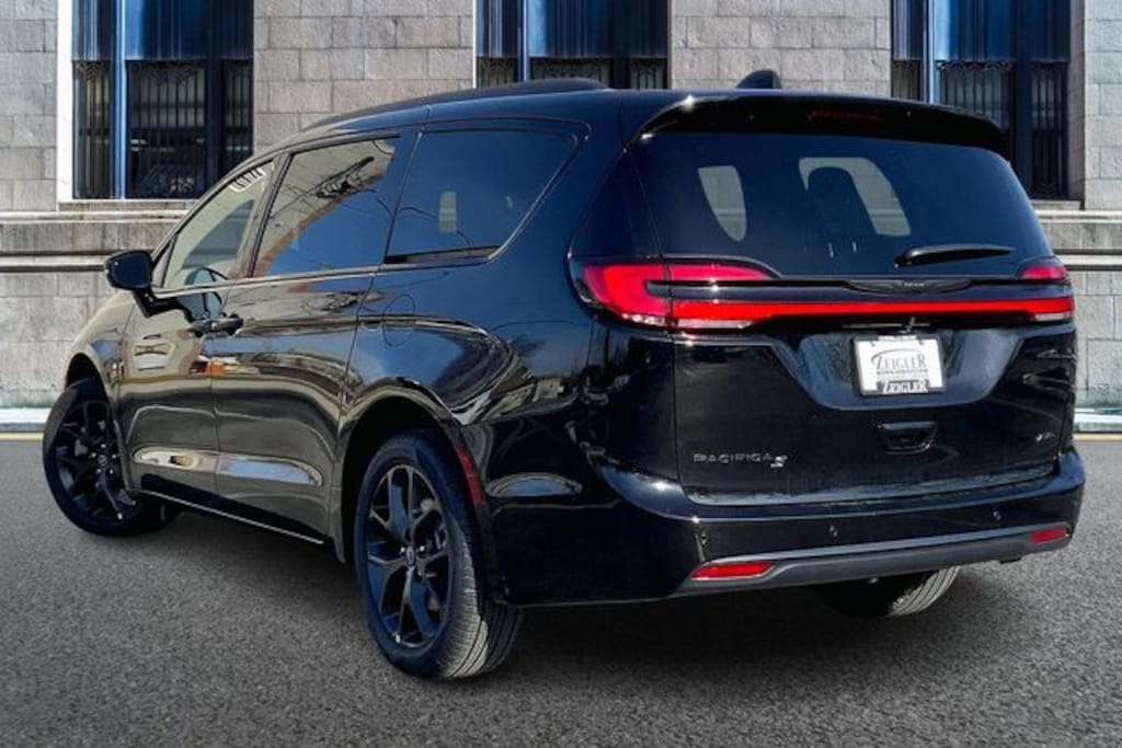 New 2026 Chrysler Pacifica Select Passenger Van
