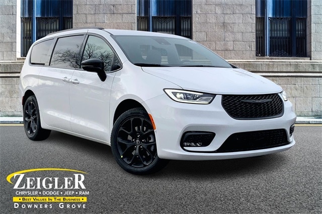 2026 Chrysler Pacifica Select's photo