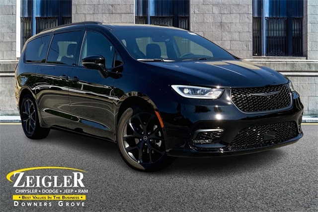 2026 Chrysler Pacifica Limited's photo