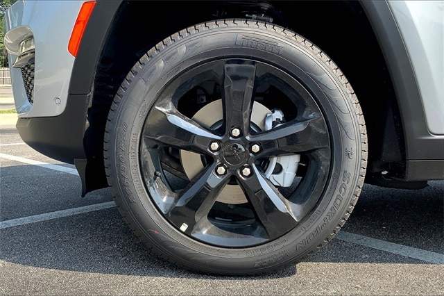 2025 JEEP GRAND CHEROKEE - Image 12