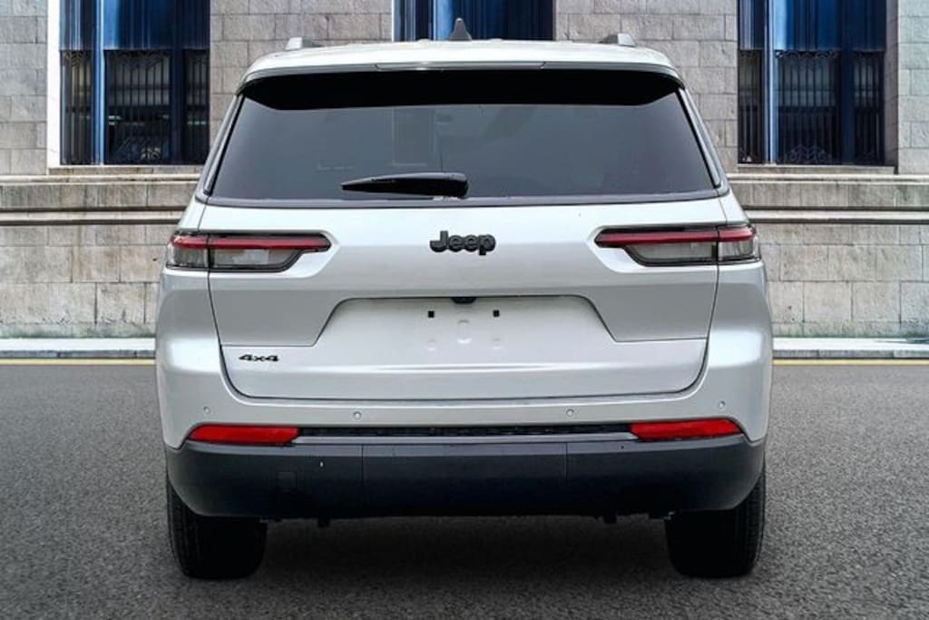 New 2026 Jeep Grand Cherokee L Altitude Sport Utility