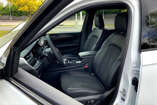 2025 JEEP GRAND CHEROKEE L - Image 9