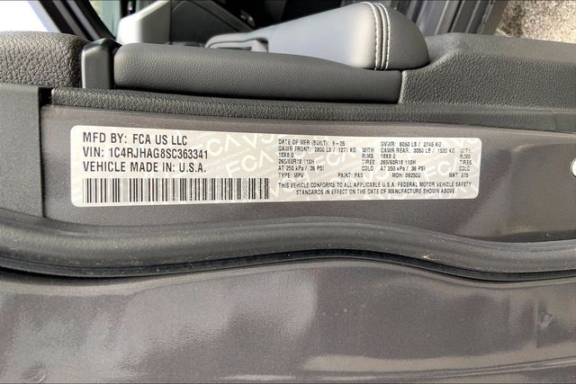 2025 JEEP GRAND CHEROKEE - Image 13