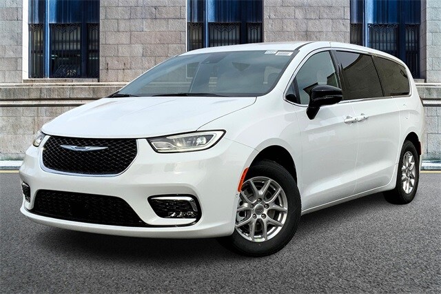 2025 Chrysler Pacifica photo 2