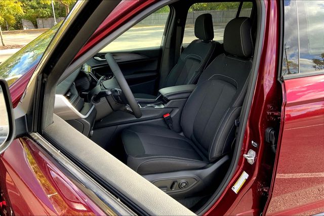 2025 JEEP GRAND CHEROKEE - Image 9