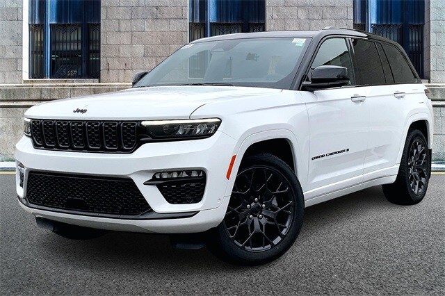 2025 Jeep Grand Cherokee Summit Reserve photo 2