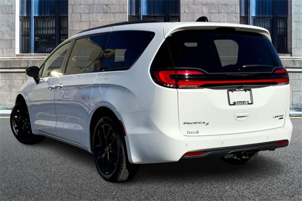 New 2026 Chrysler Pacifica Limited Passenger Van