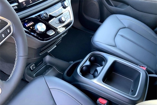 2026 CHRYSLER PACIFICA - Image 7