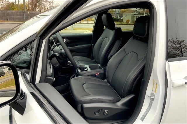 2026 CHRYSLER PACIFICA - Image 9